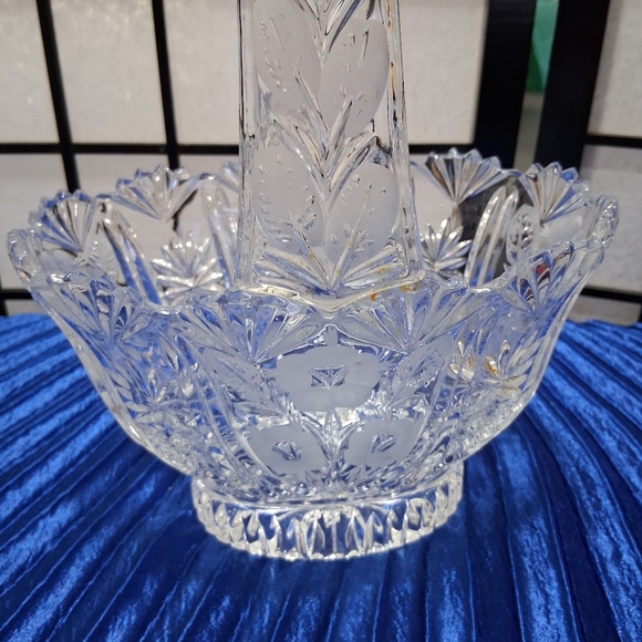 Elegant Crystal Basket with Floral Design - Picture 3 of 16